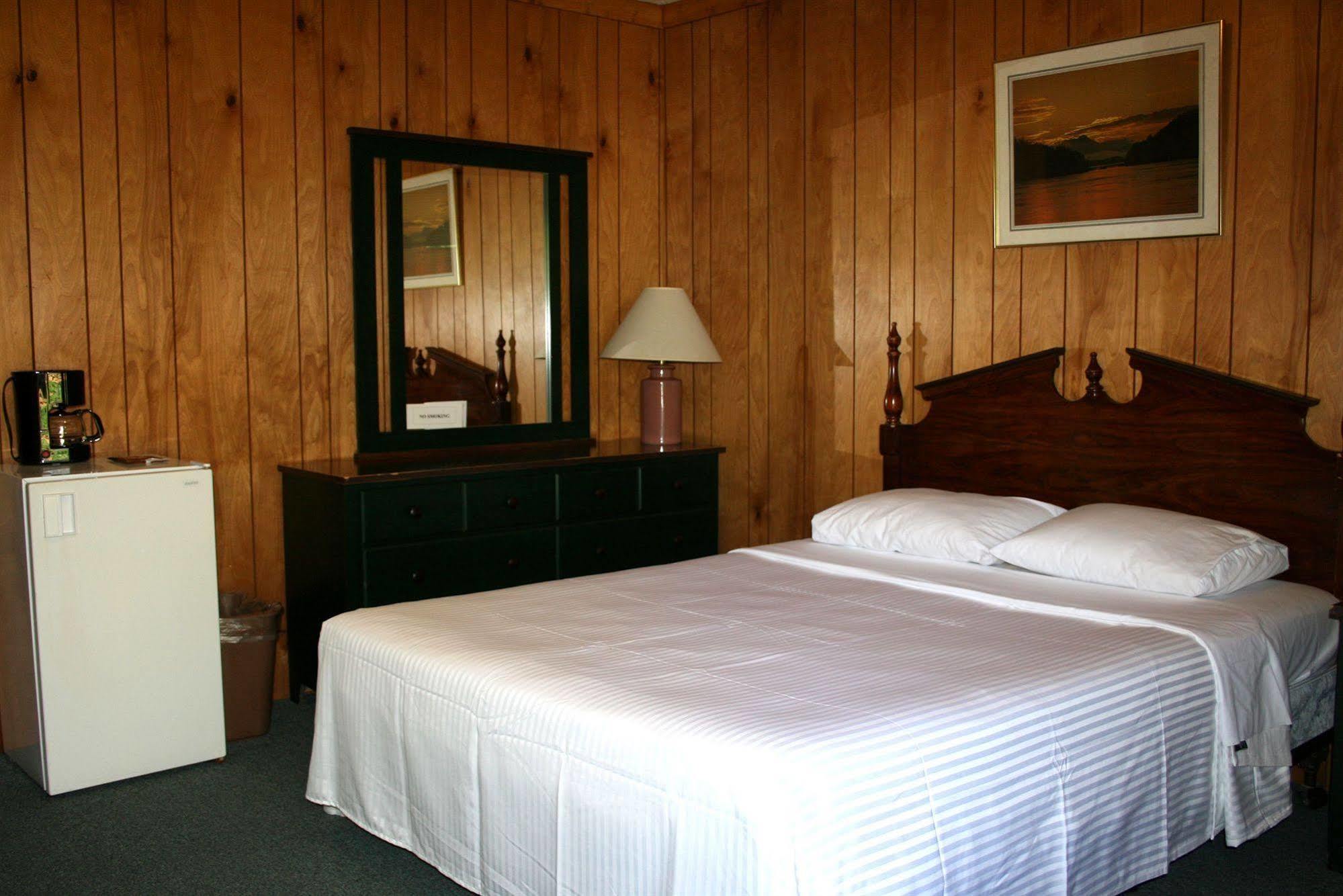 Chestnut Grove Family Resort 마운트포코노 외부 사진