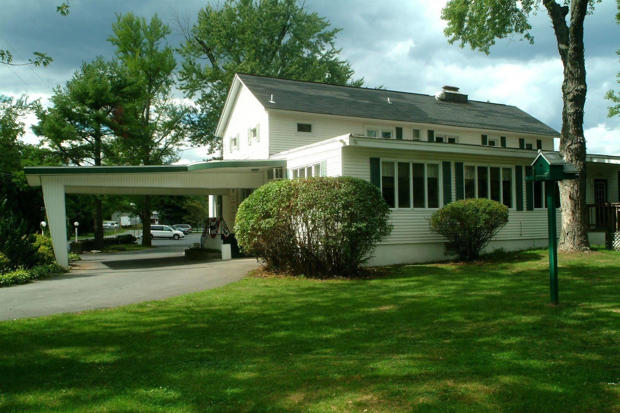 Chestnut Grove Family Resort 마운트포코노 외부 사진