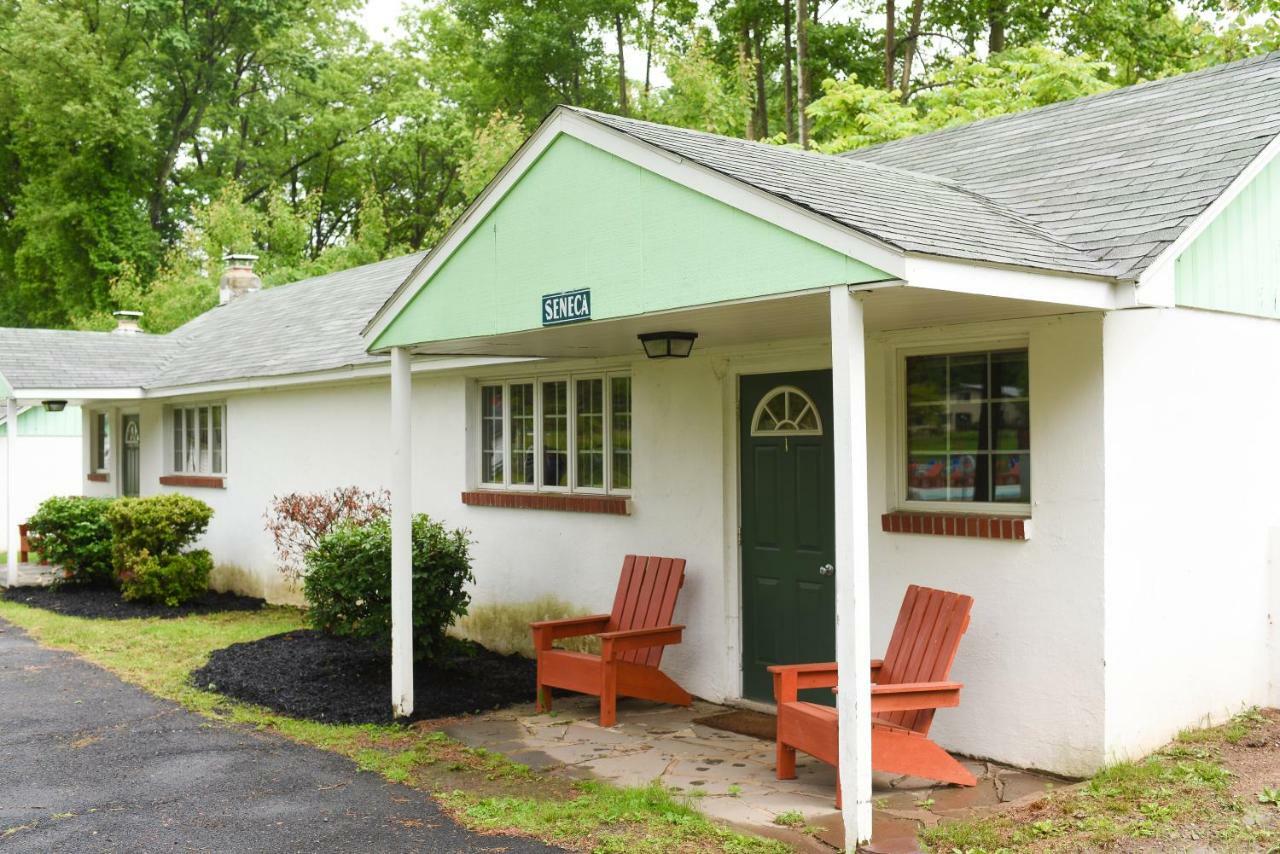 Chestnut Grove Family Resort 마운트포코노 외부 사진