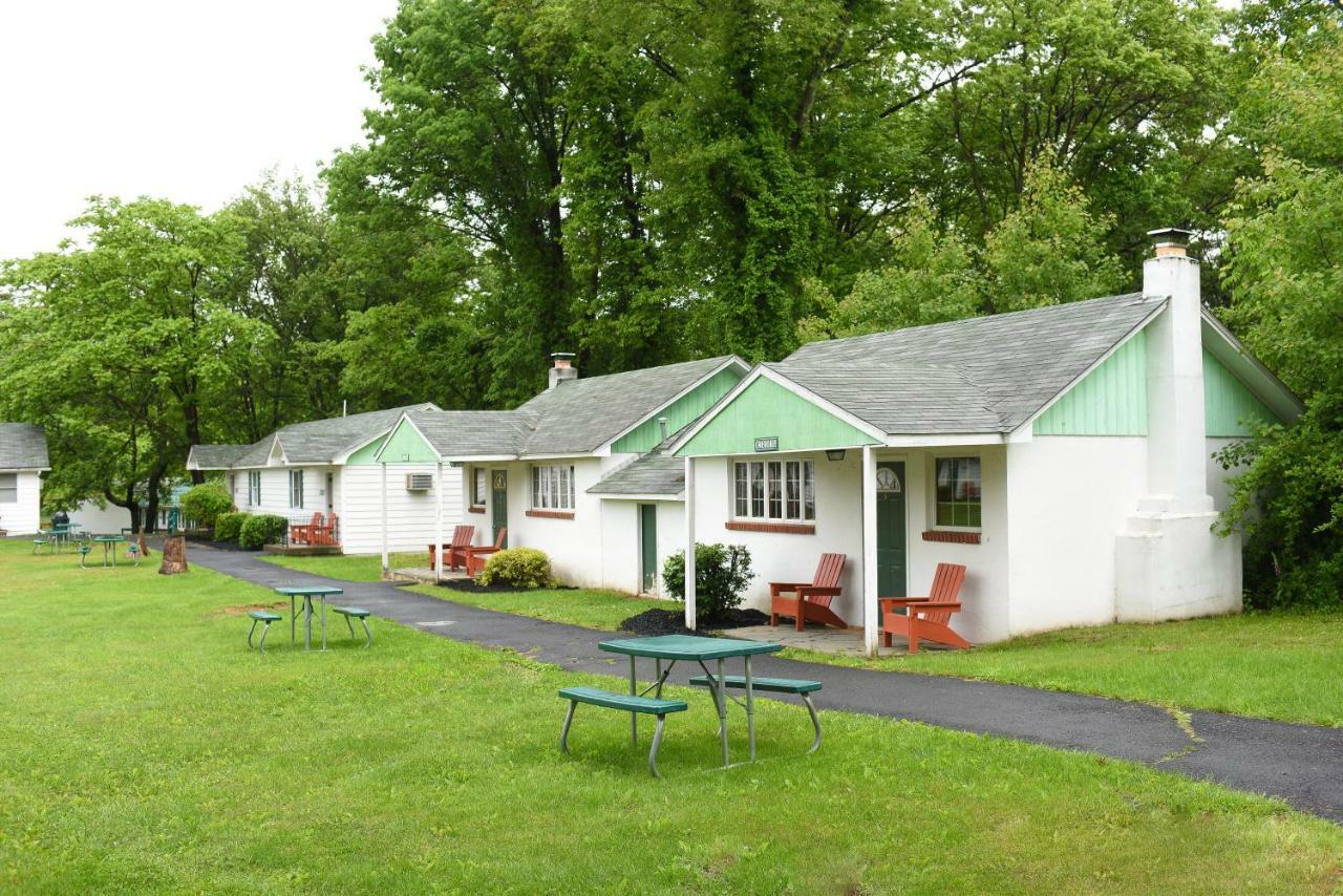 Chestnut Grove Family Resort 마운트포코노 외부 사진