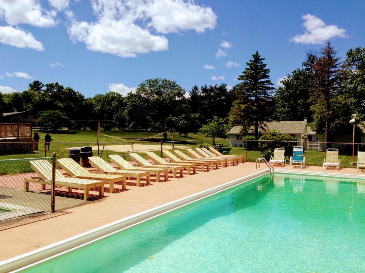Chestnut Grove Family Resort 마운트포코노 외부 사진