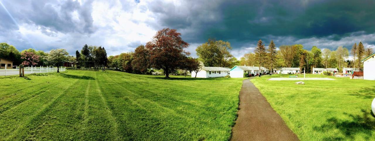 Chestnut Grove Family Resort 마운트포코노 외부 사진